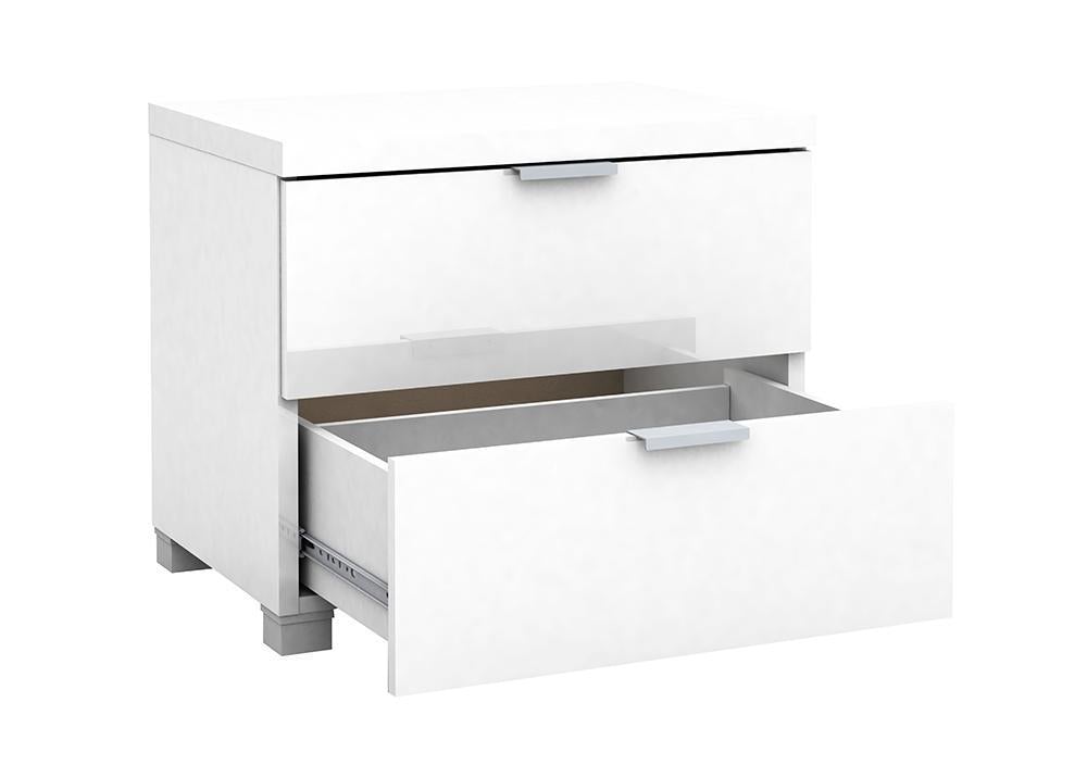 Kyana Bedside