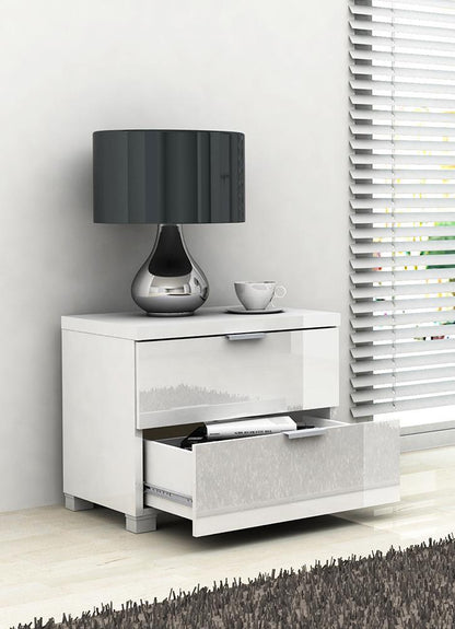 Kyana Bedside